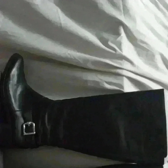 Vince Camuto - Picture 2 of 16